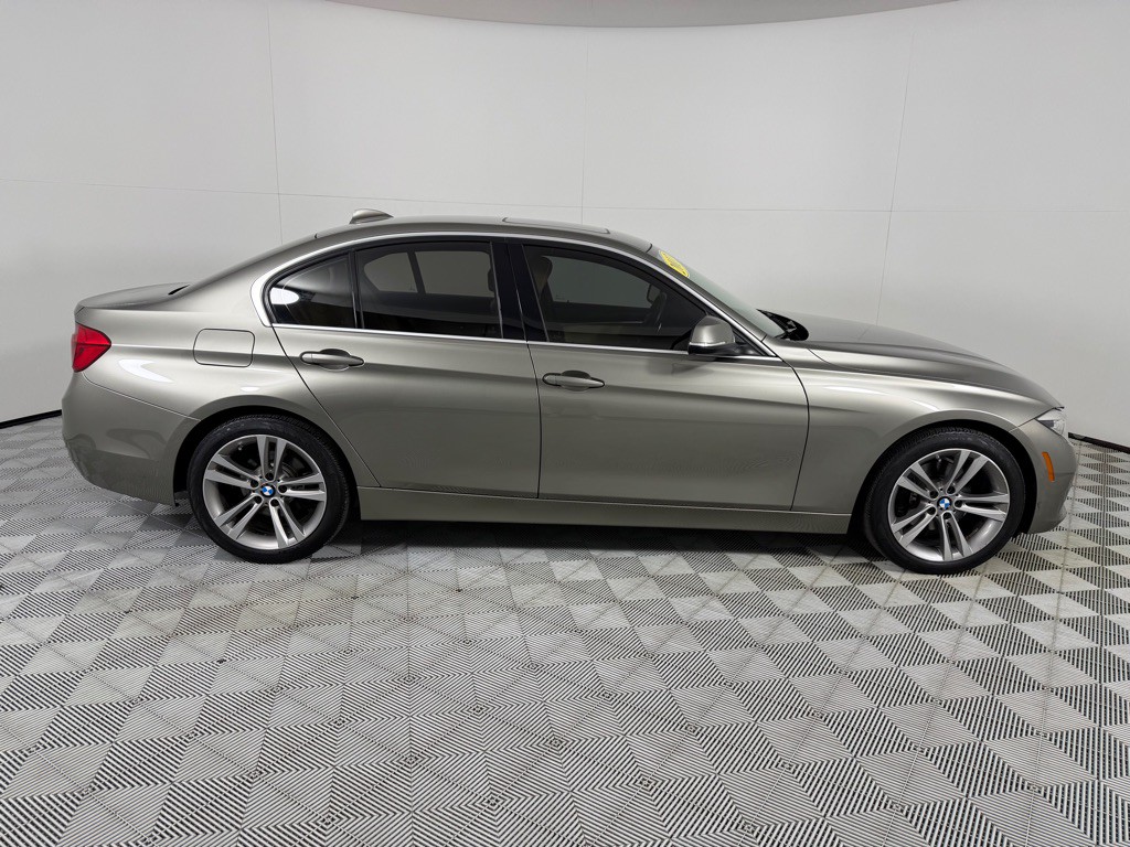 2017 BMW 3 Series Image 4