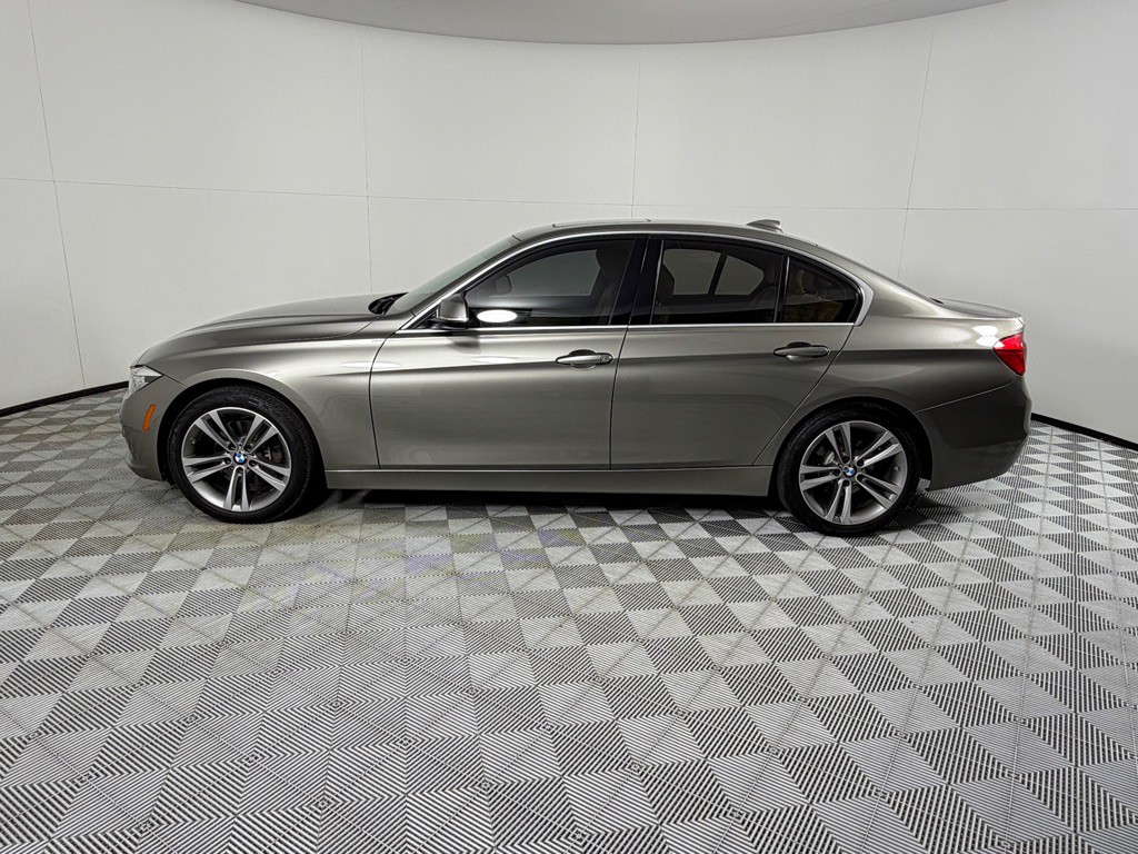 2017 BMW 3 Series Image 8