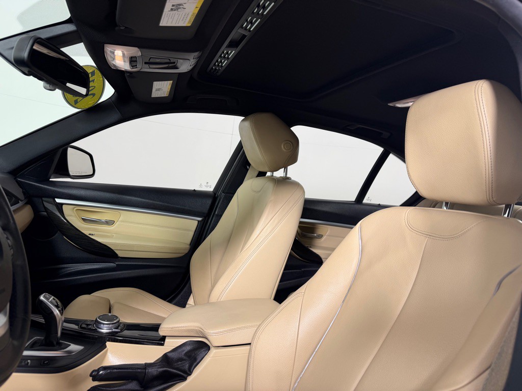 2017 BMW 3 Series Image 12