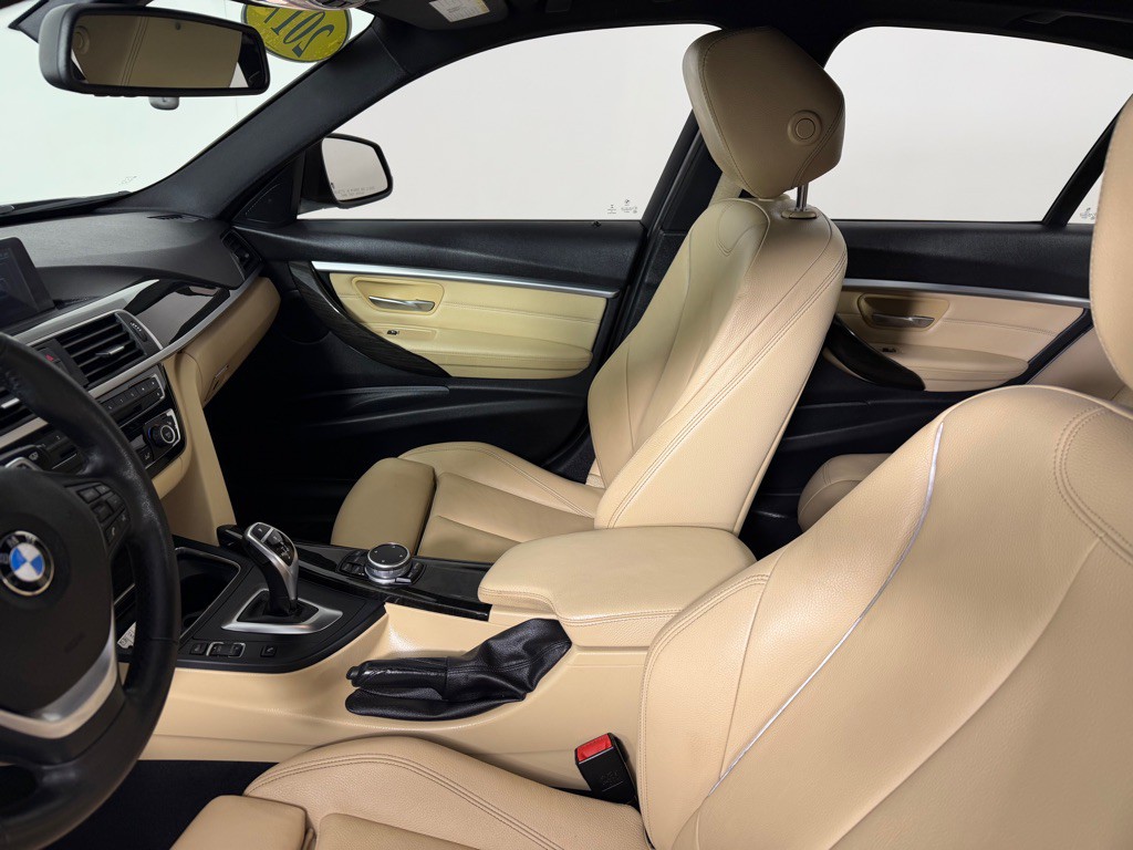 2017 BMW 3 Series Image 13