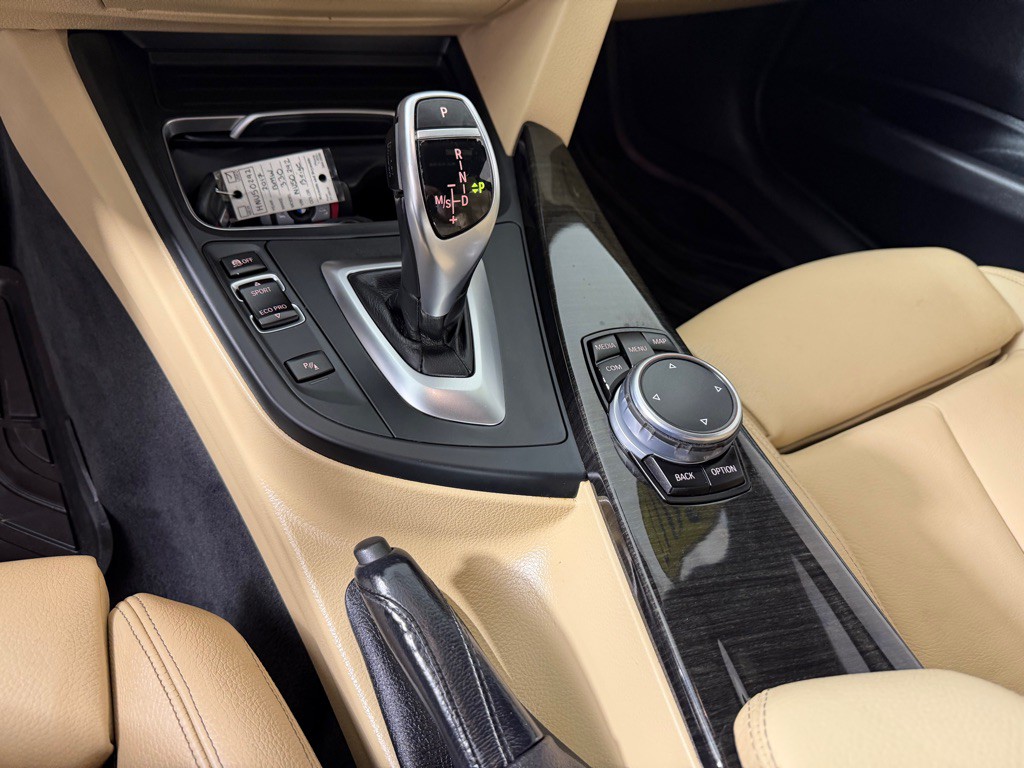 2017 BMW 3 Series Image 19