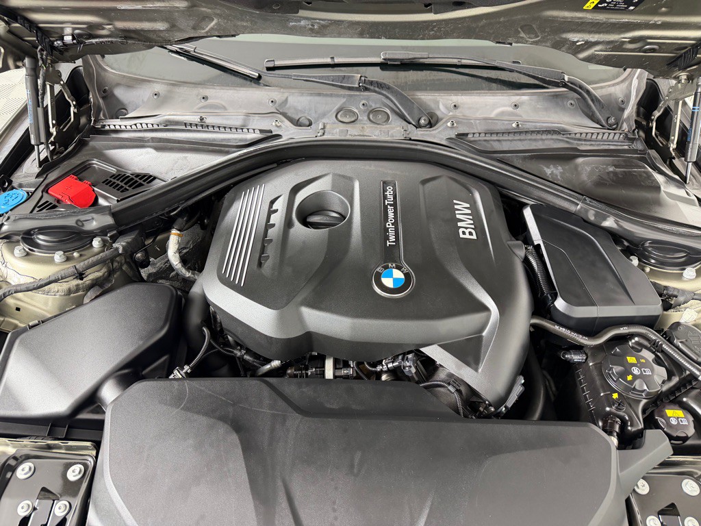 2017 BMW 3 Series Image 26