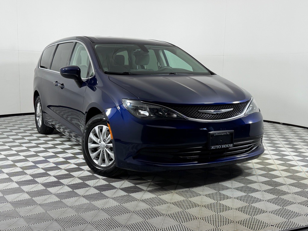 2017 Chrysler Pacifica Image 2