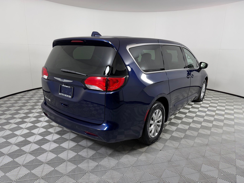 2017 Chrysler Pacifica Image 5