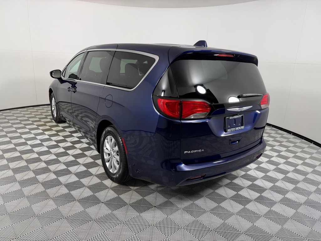 2017 Chrysler Pacifica Image 7