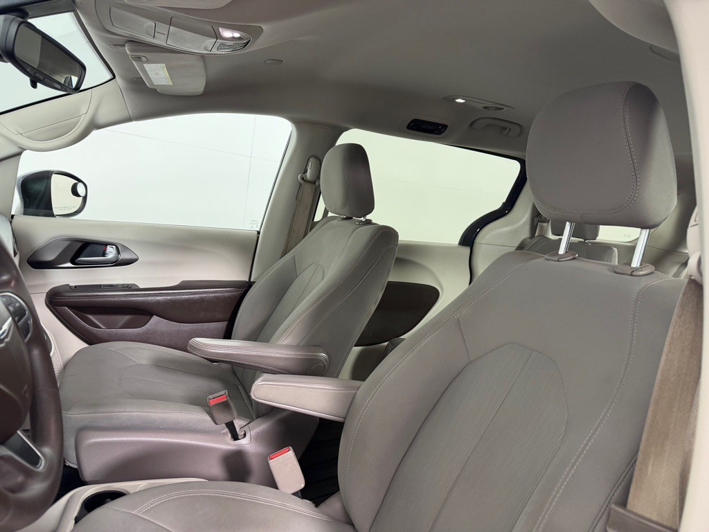 2017 Chrysler Pacifica Image 12