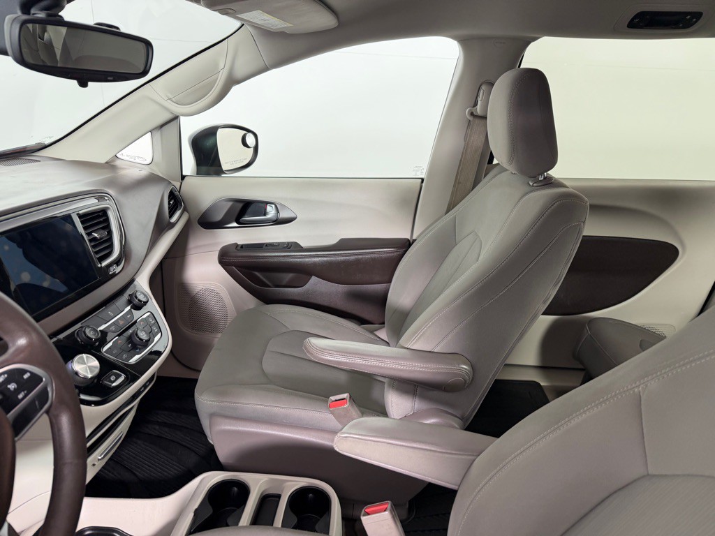 2017 Chrysler Pacifica Image 13