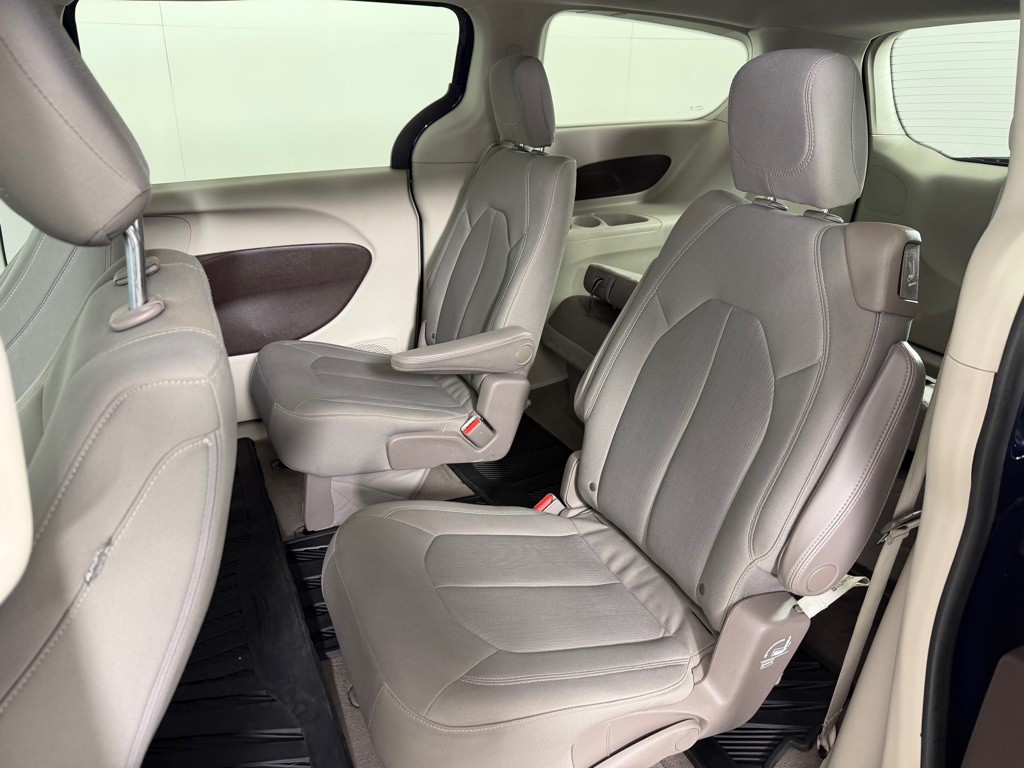 2017 Chrysler Pacifica Image 20