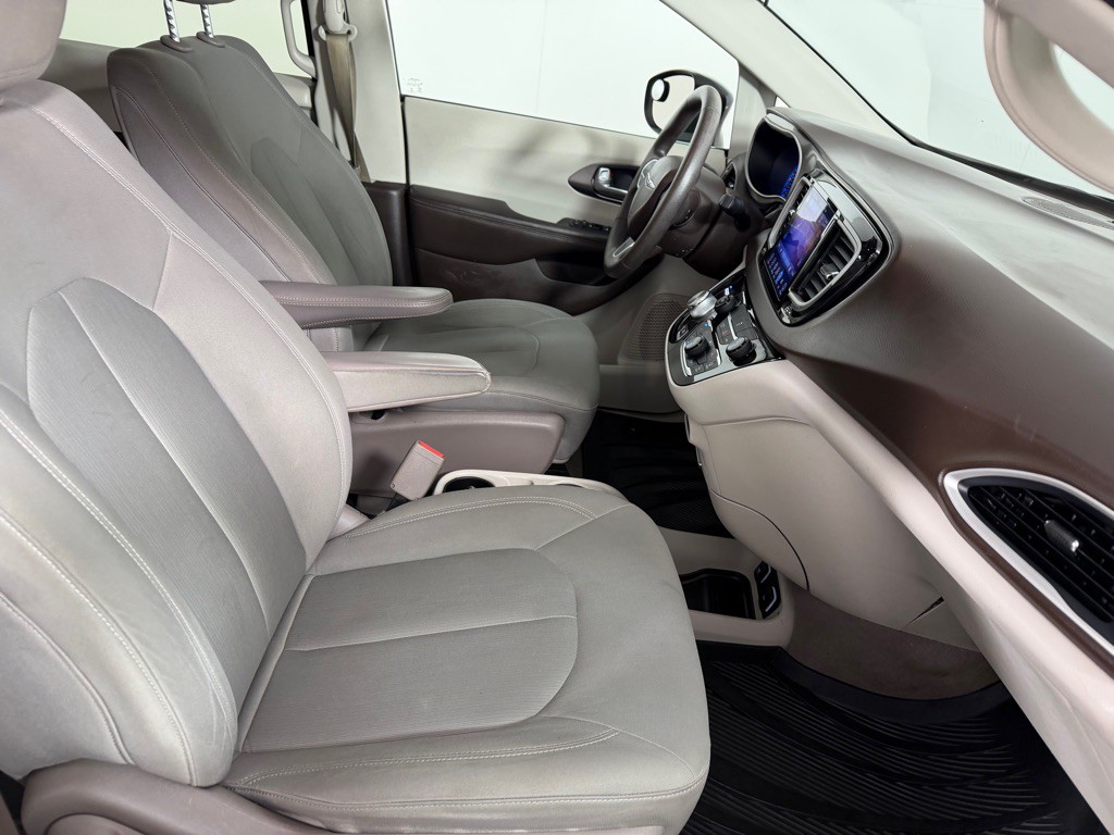 2017 Chrysler Pacifica Image 22