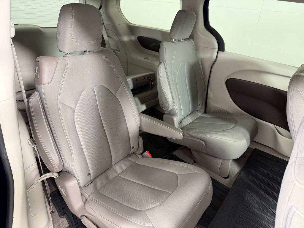 2017 Chrysler Pacifica Image 24