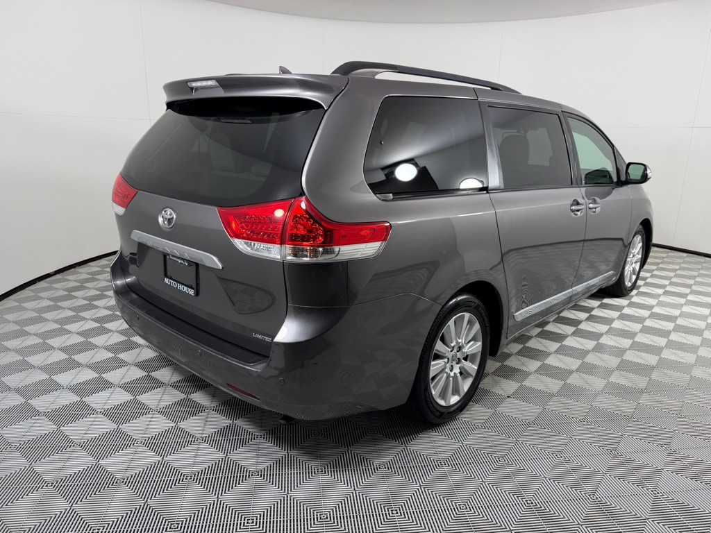 2014 Toyota Sienna Image 6