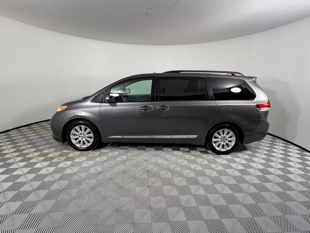 2014 Toyota Sienna Image 9
