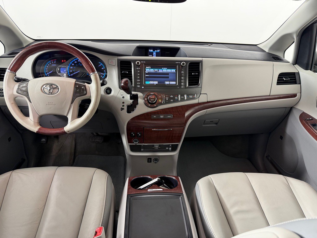 2014 Toyota Sienna Image 23