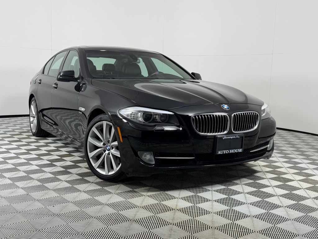 2011 BMW 5 Series Image 2