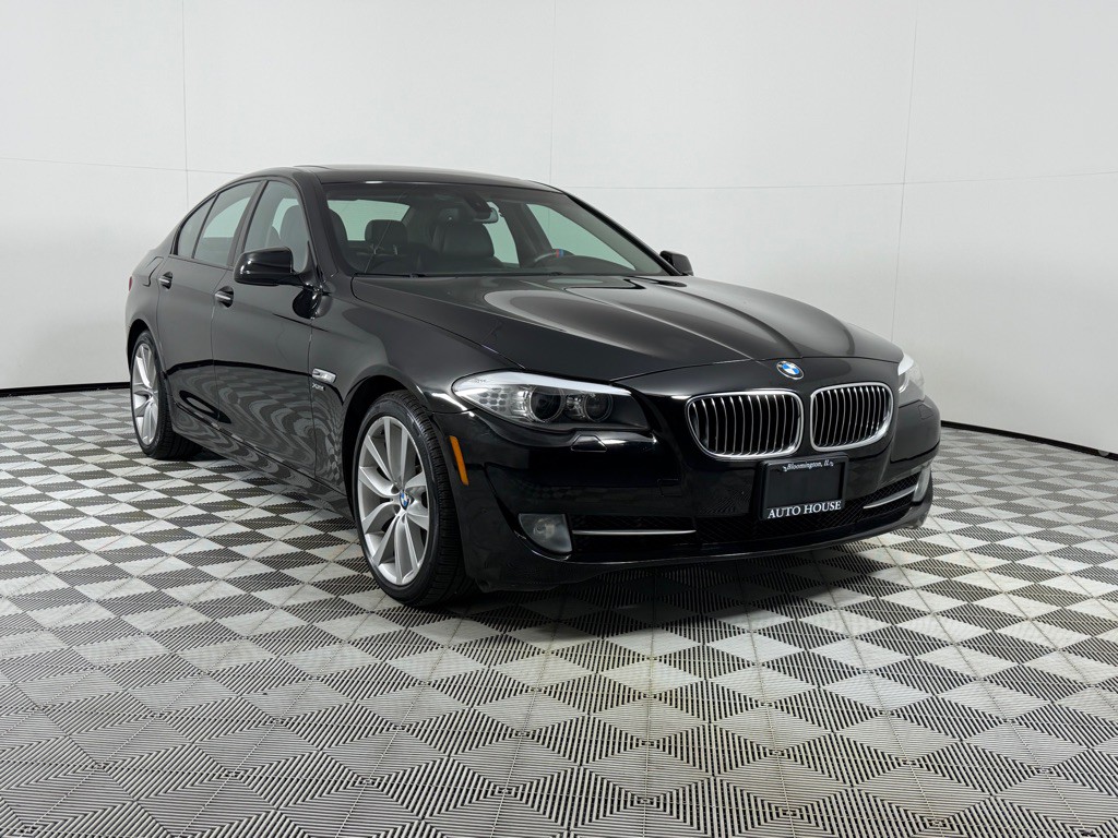 2011 BMW 5 Series Image 3