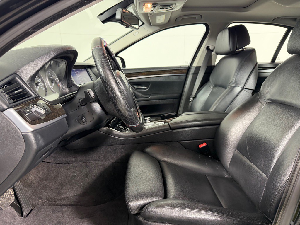 2011 BMW 5 Series Image 9