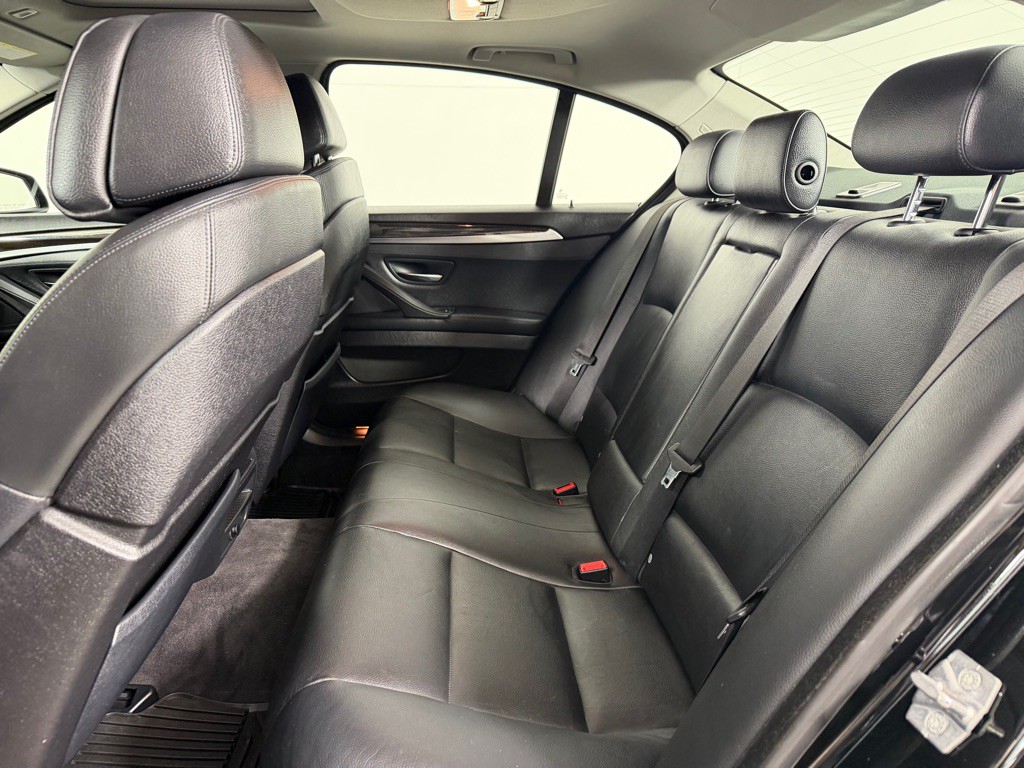 2011 BMW 5 Series Image 16
