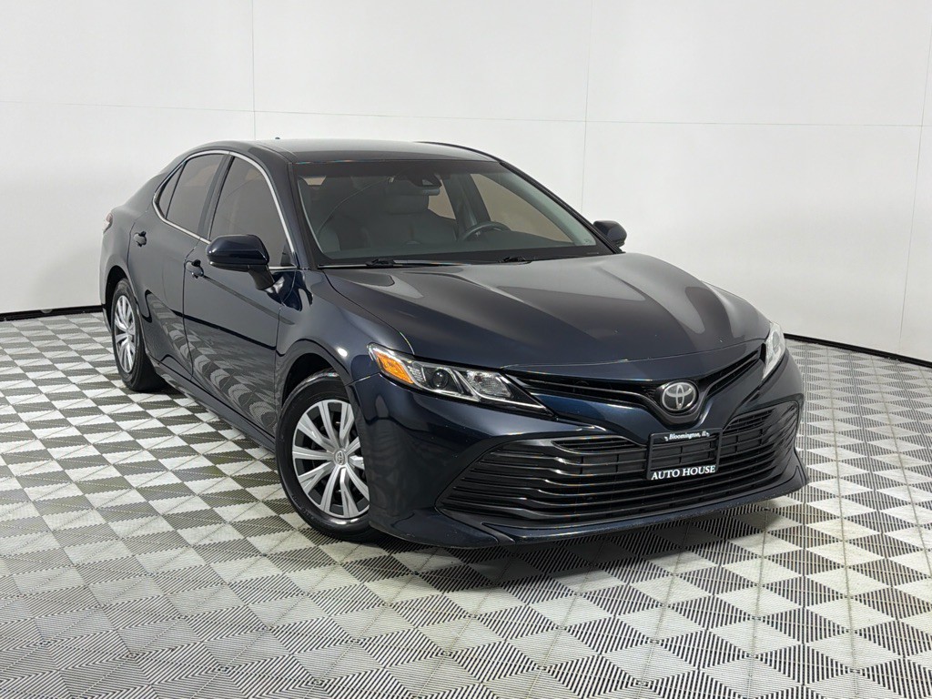 2019 Toyota Camry Image 2