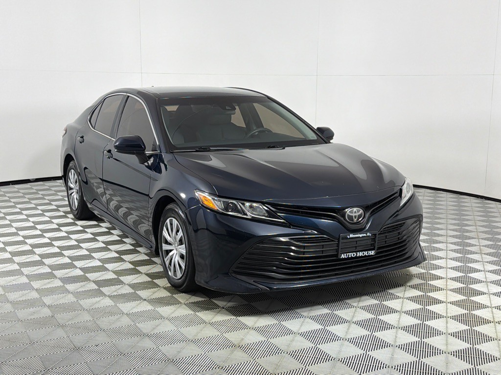 2019 Toyota Camry Image 3