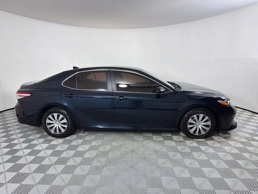 2019 Toyota Camry Image 4