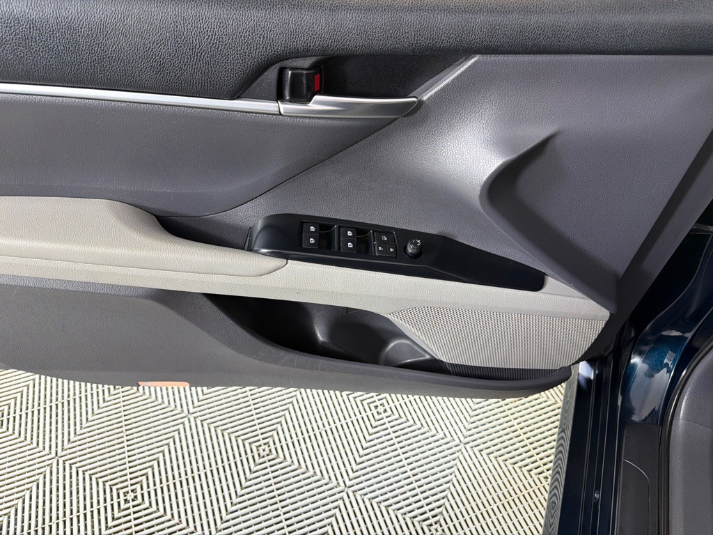 2019 Toyota Camry Image 10