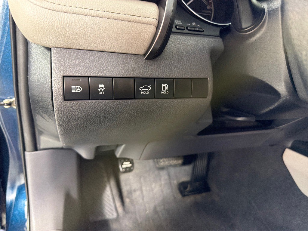 2019 Toyota Camry Image 13