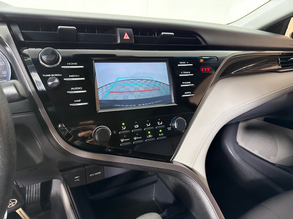 2019 Toyota Camry Image 16