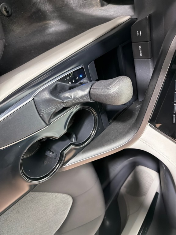 2019 Toyota Camry Image 17