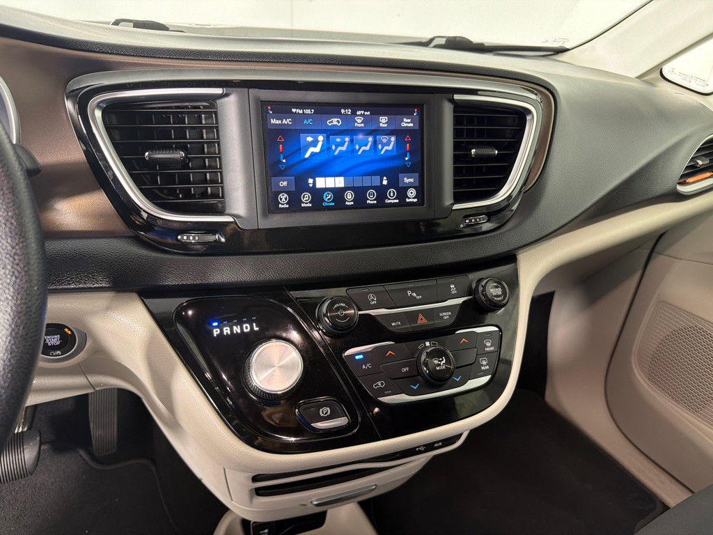 2019 Chrysler Pacifica Image 16