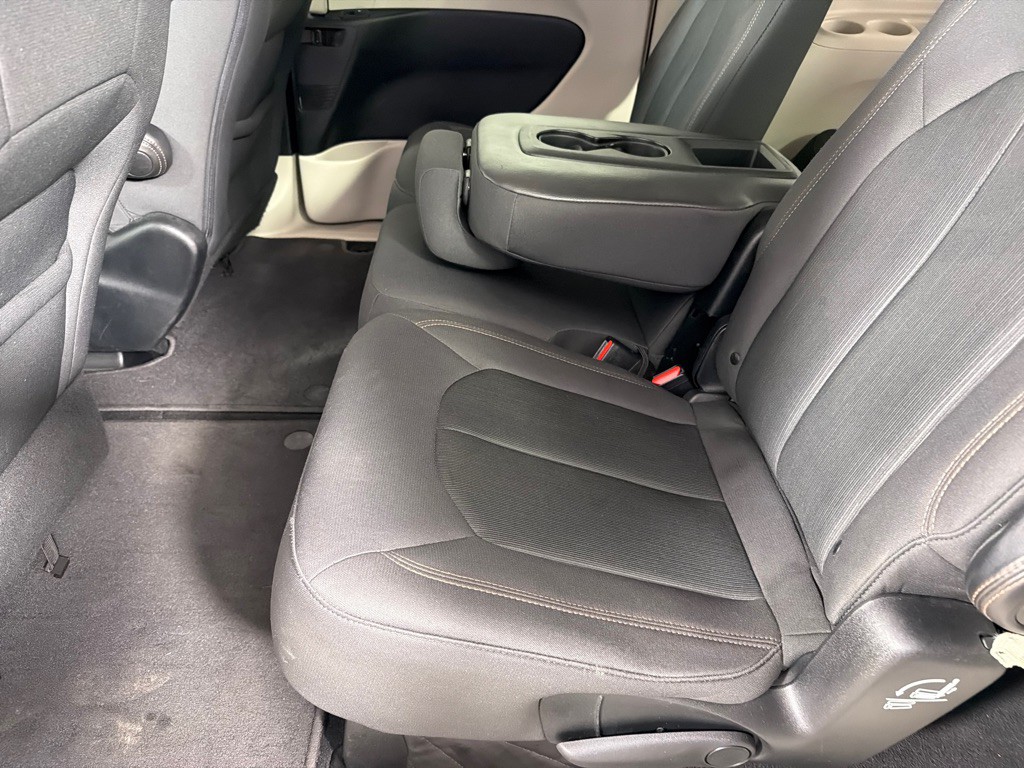 2019 Chrysler Pacifica Image 18