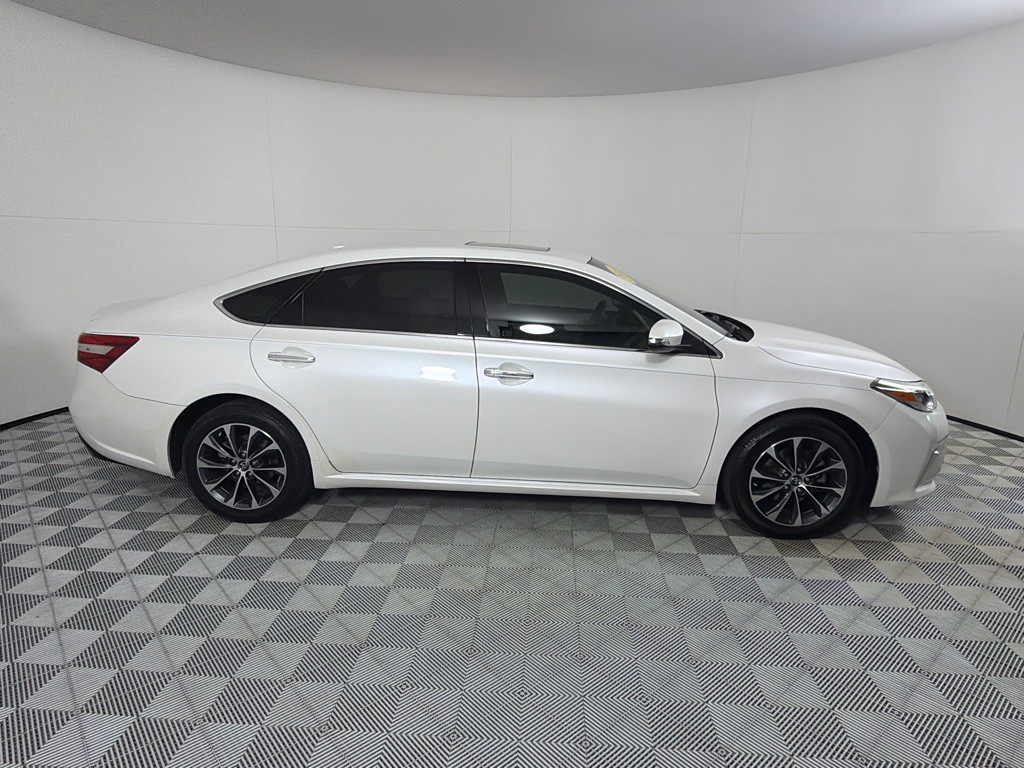 2016 Toyota Avalon Image 4