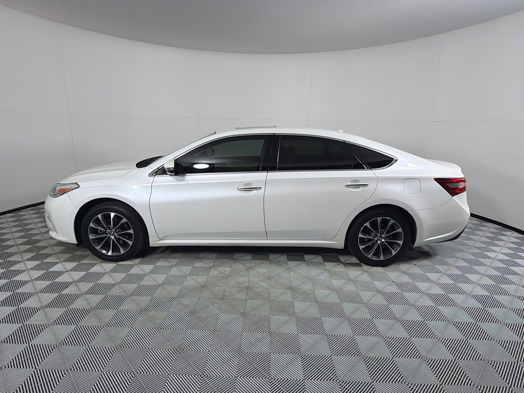 2016 Toyota Avalon Image 8