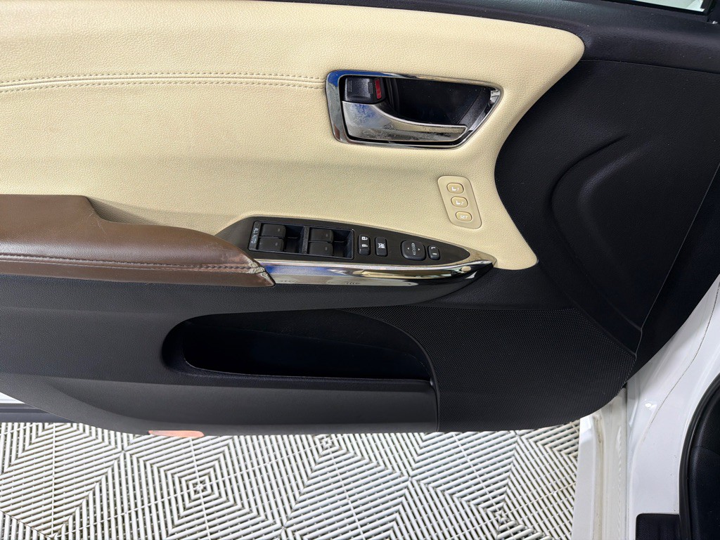 2016 Toyota Avalon Image 11