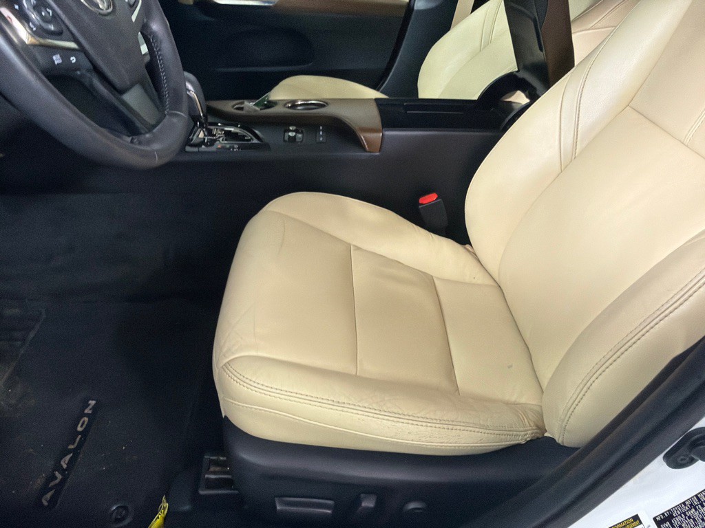 2016 Toyota Avalon Image 12