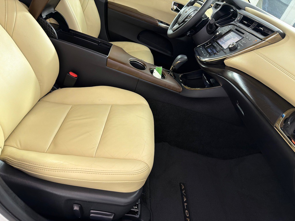 2016 Toyota Avalon Image 24