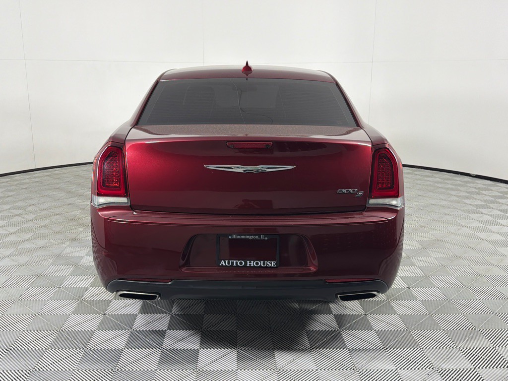 2019 Chrysler 300 Image 4