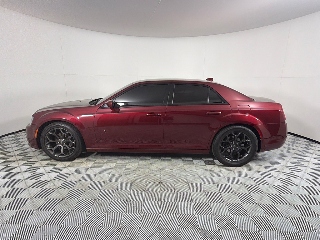 2019 Chrysler 300 Image 6