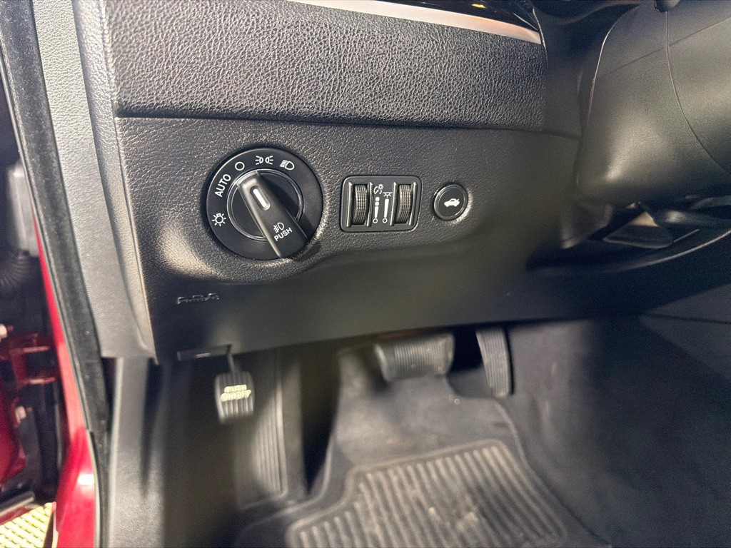 2019 Chrysler 300 Image 8