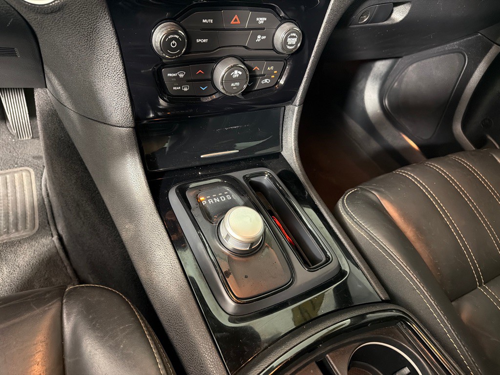2019 Chrysler 300 Image 11