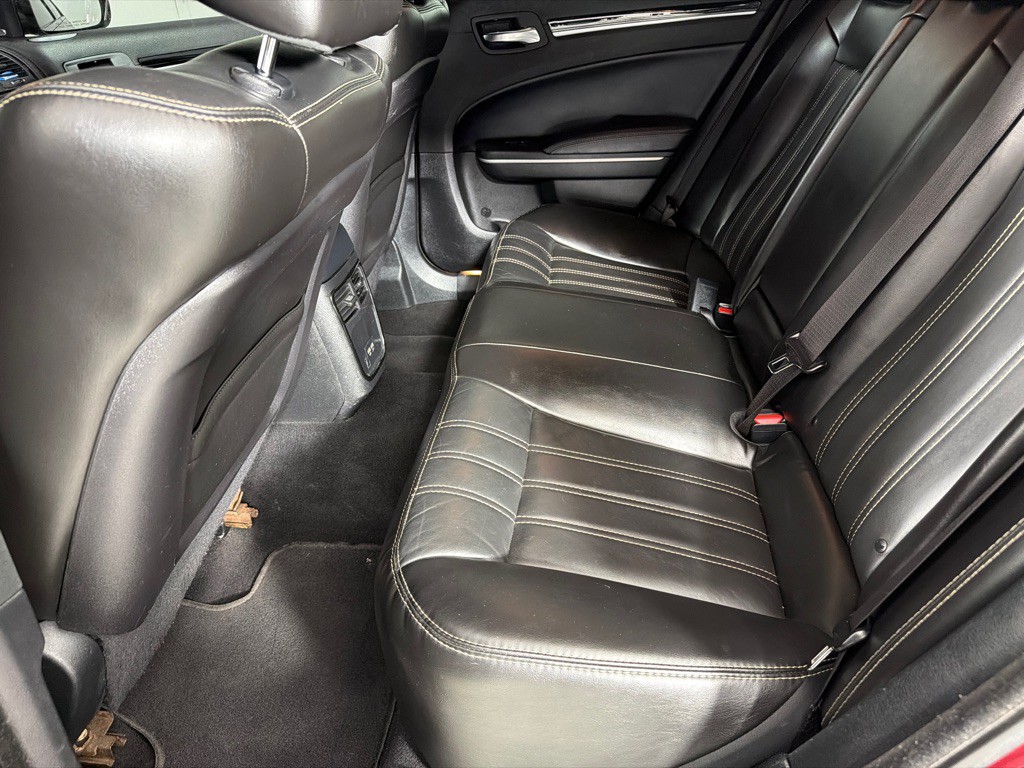 2019 Chrysler 300 Image 12