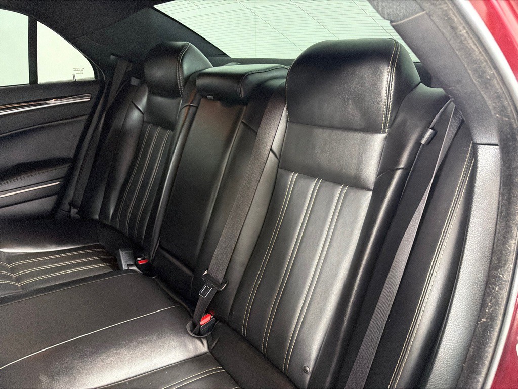 2019 Chrysler 300 Image 13