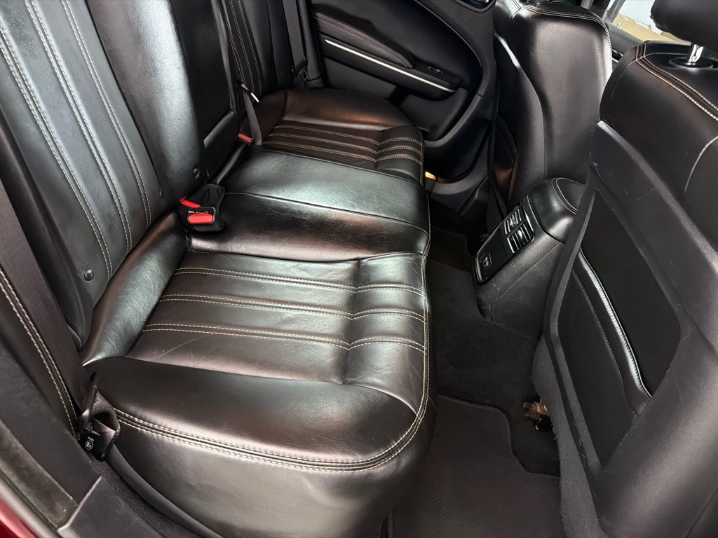 2019 Chrysler 300 Image 14