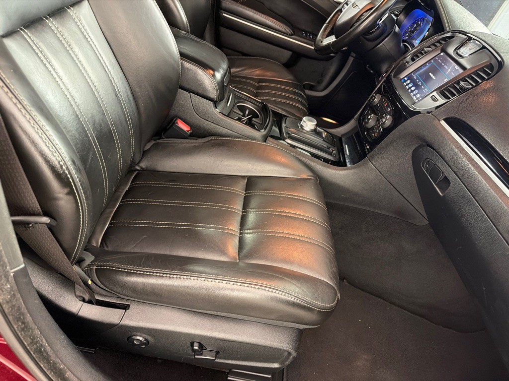 2019 Chrysler 300 Image 16