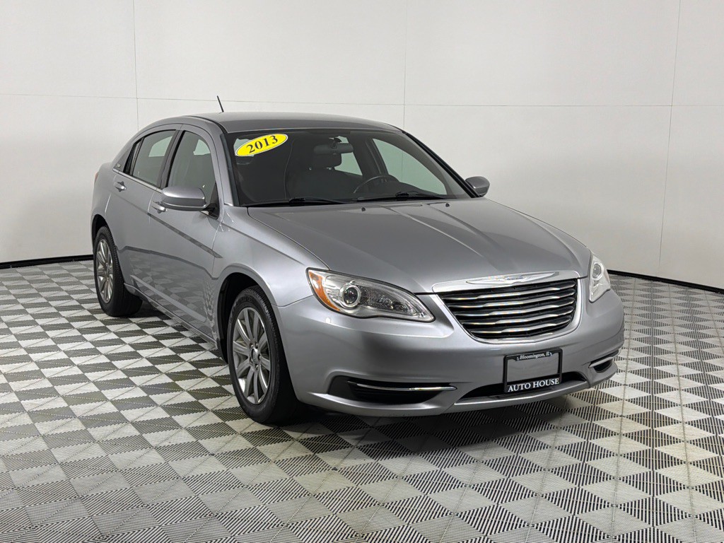 2013 Chrysler 200 Image 3