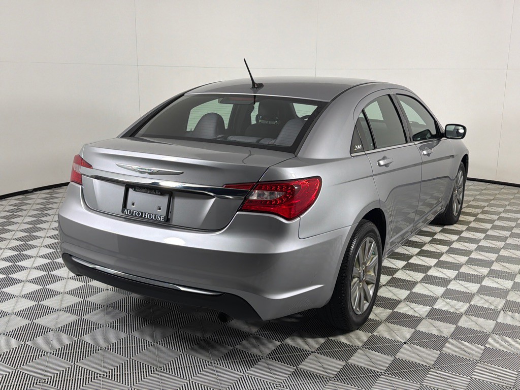 2013 Chrysler 200 Image 5
