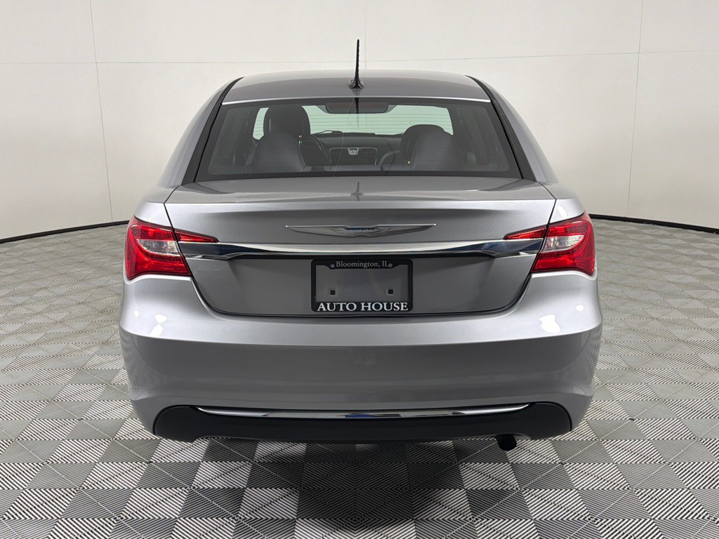 2013 Chrysler 200 Image 6