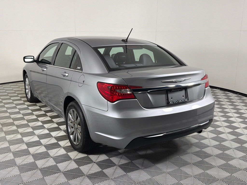 2013 Chrysler 200 Image 7