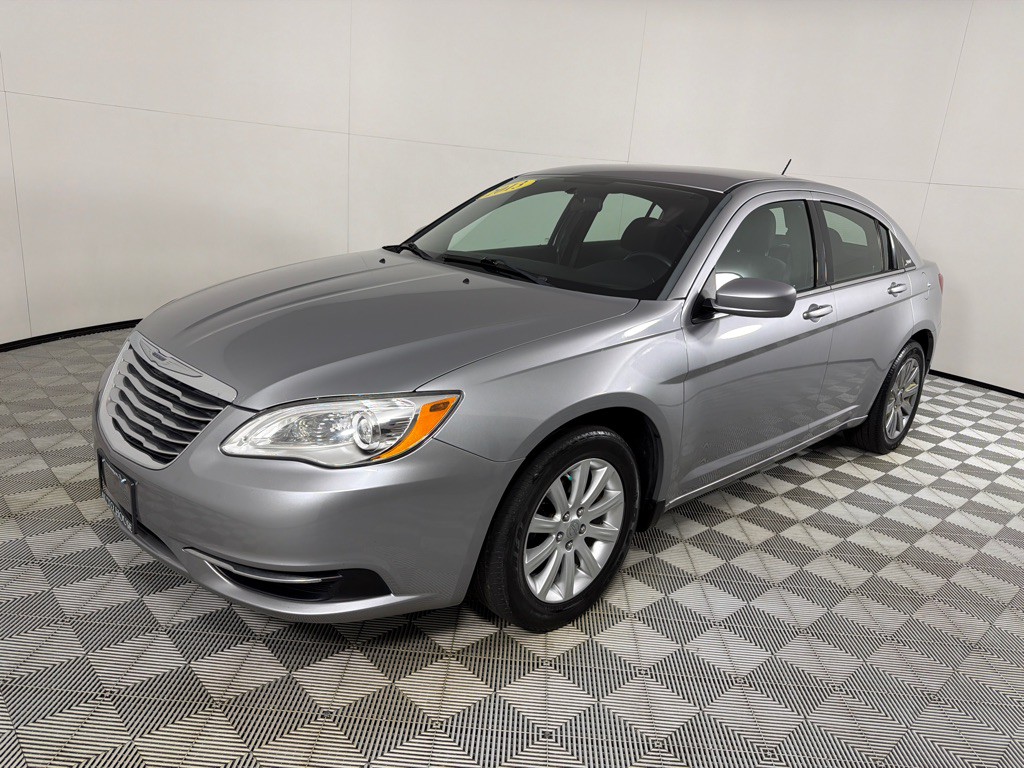 2013 Chrysler 200 Image 9