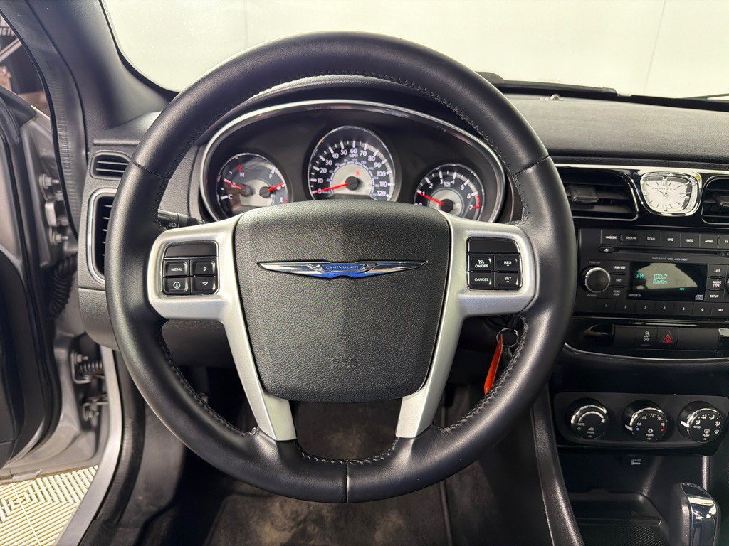2013 Chrysler 200 Image 14