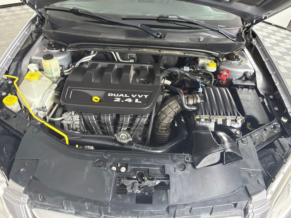 2013 Chrysler 200 Image 24